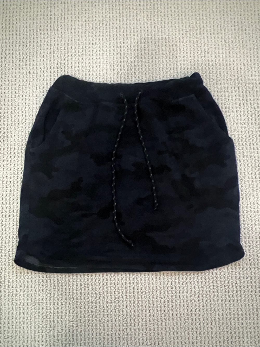 Evereve Black Camo Skirt